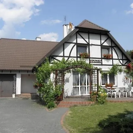 בית נופש Paula Mit Grill, Terrasse Und Garten, *