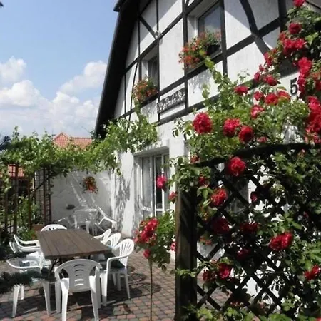 בית נופש Paula Mit Grill, Terrasse Und Garten,